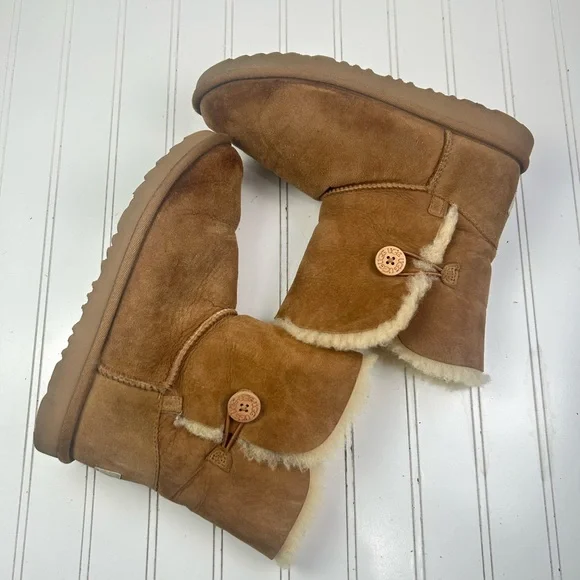 UGG Bailey Button II Boots โ Womenโs Size 6 (Chestnut, Shearling-Lined) - Picture 9 of 9